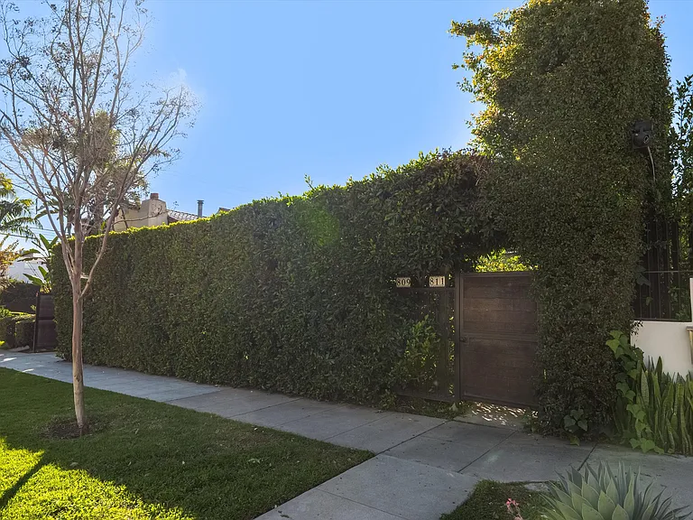 809 N La Jolla Ave — Photo 36