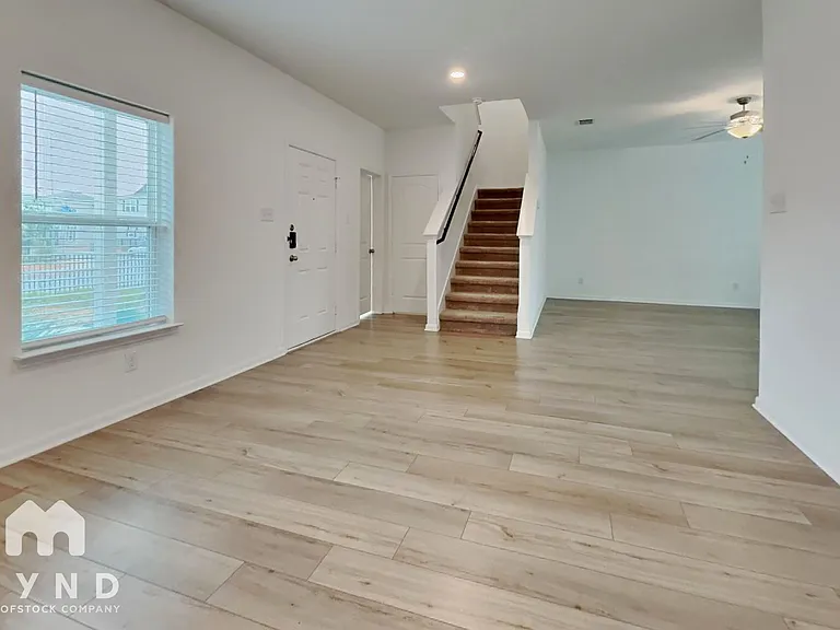 6104 Underwood Way — Photo 3