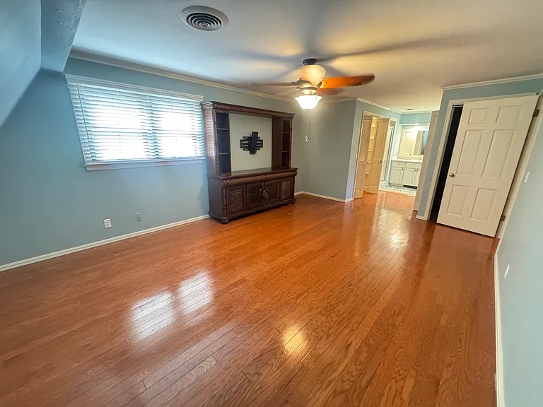 425 E Seneca St — Photo 11