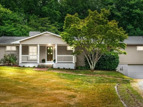 1100 Salem Lake Rd, Winston Salem, NC 27107