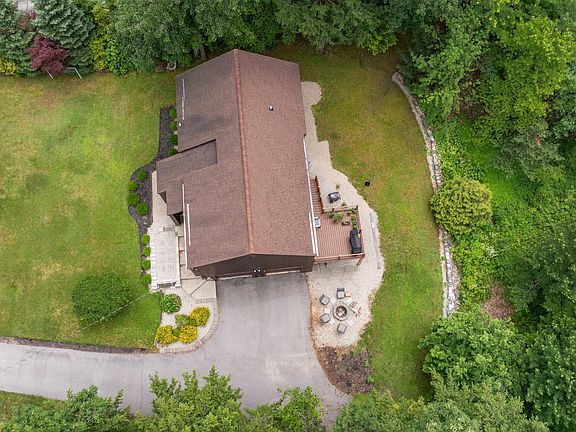 4th image of 43 Boxwood Circle