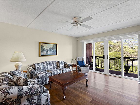 4th image of 720 Creekside Dr Unit 407B