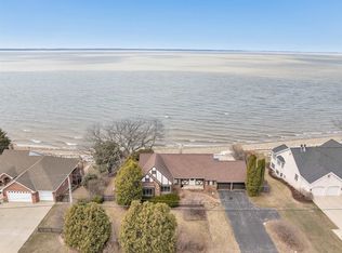 3045 Nicolet Dr, Green Bay, WI 54311