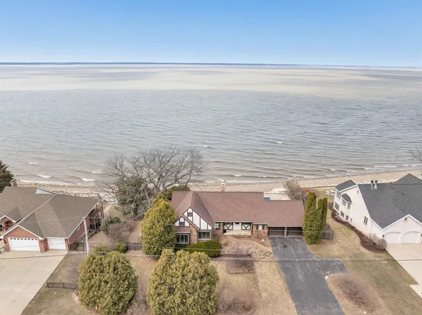 3045 Nicolet Dr, Green Bay, WI 54311