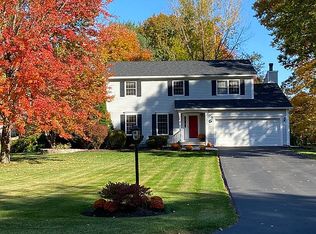 8 Abbey Ct, Clifton Park, NY 12065