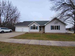 4 Ironwood Cir, Iowa City, IA 52240