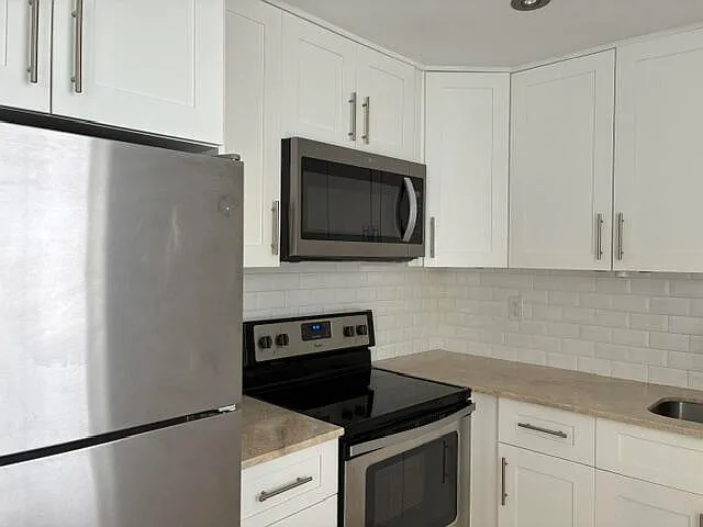 2 bed, 2.0 bath, 910 sqft, $1,800 — Photo 2