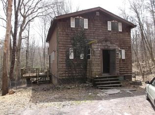 162 Spring Ln, Cresco, PA 18326