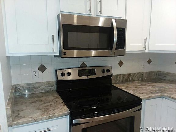 2nd image of 572 Palm Dr