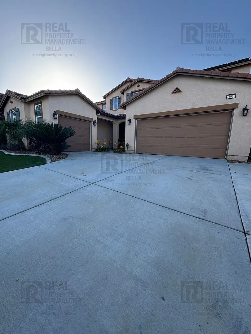 Building Photo - 25920 Caravan Ct
