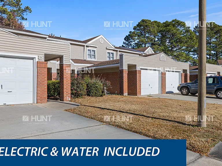 14 Northampton Dr — Photo 2
