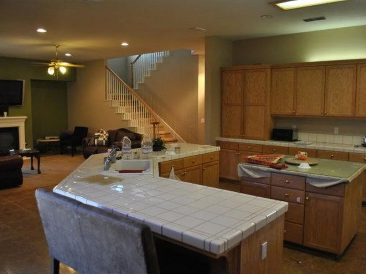 5 bed, 4.5 bath, 4784 sqft, $3,200 — Photo 3