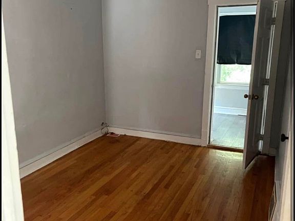 3rd image of 1316 W 77th St