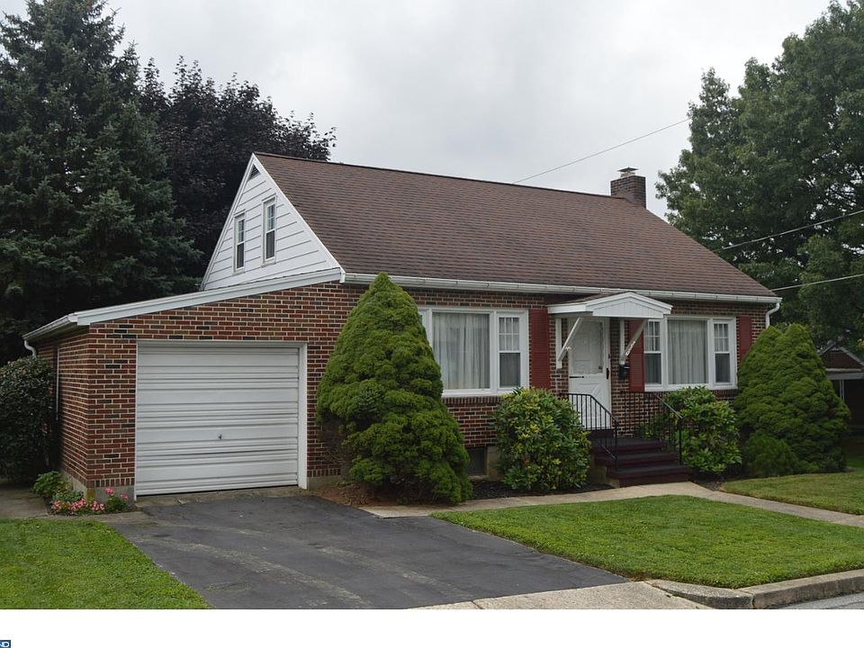 1st image of 220 E Gaul St