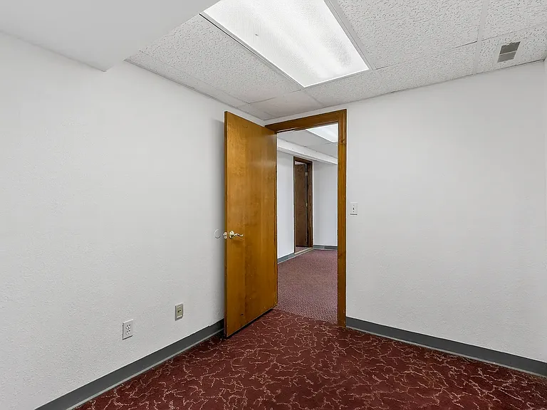 275 S Washington St — Photo 13