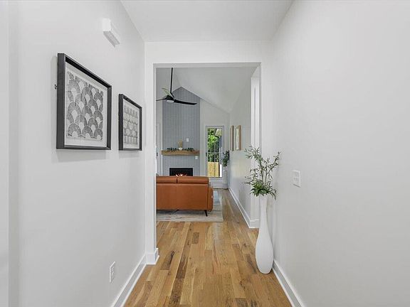 5th image of 411 Bon Air Ave