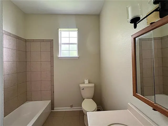 3 bed, 1.0 bath, 920 sqft, $1,300 — Photo 4