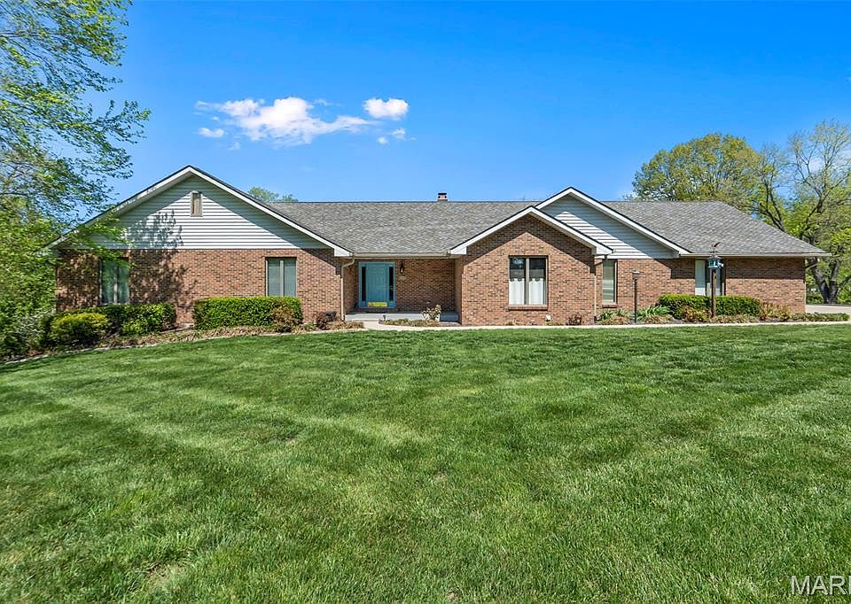 1st image of 283 S Lake Dr