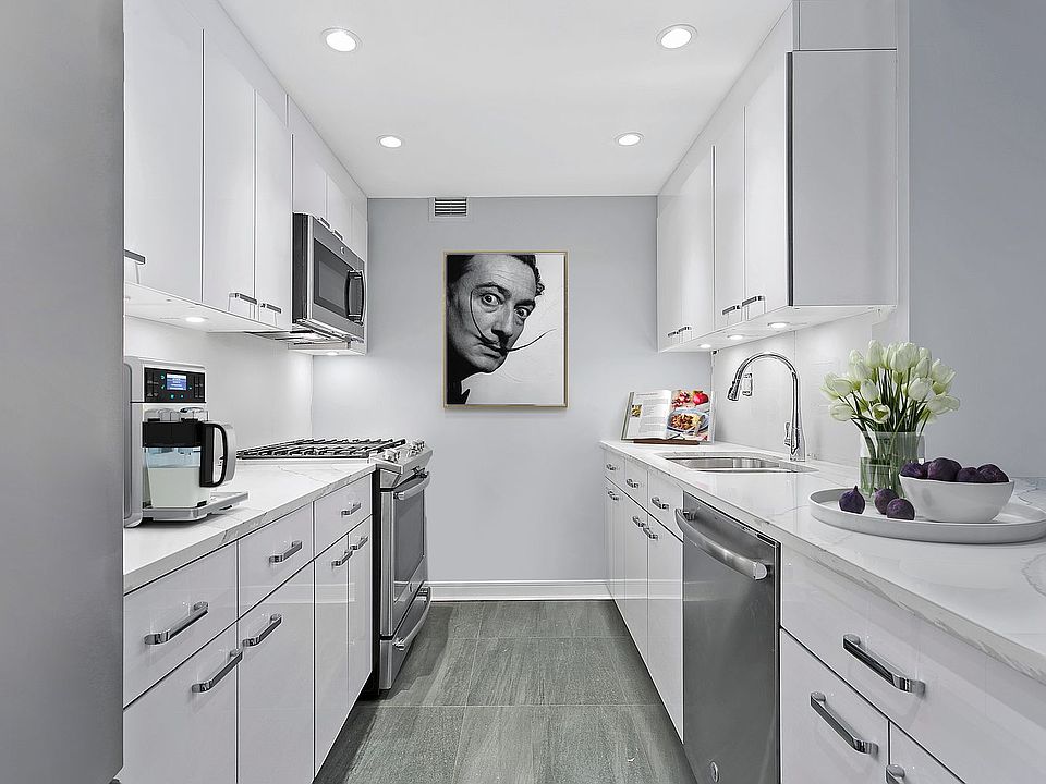 1st image of 43 W 61st St APT 22M
