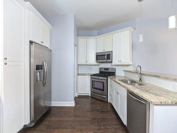 4th image of 4631 N Kenmore Ave APT 2
