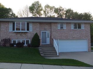 3195 Killarney Ct, Dubuque, IA 52001