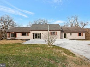 104 Golden Ln, Berkeley Springs, WV 25411