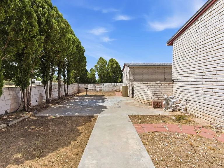 207 Goodman Ave — Photo 16