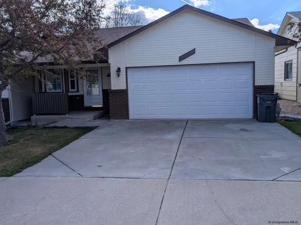 4710 Easy St, Cheyenne, WY 82009