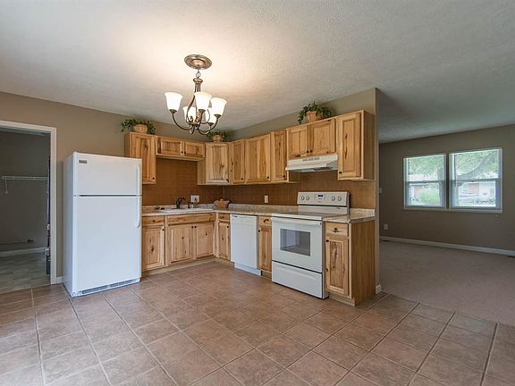5th image of 446 S Poplar Dr