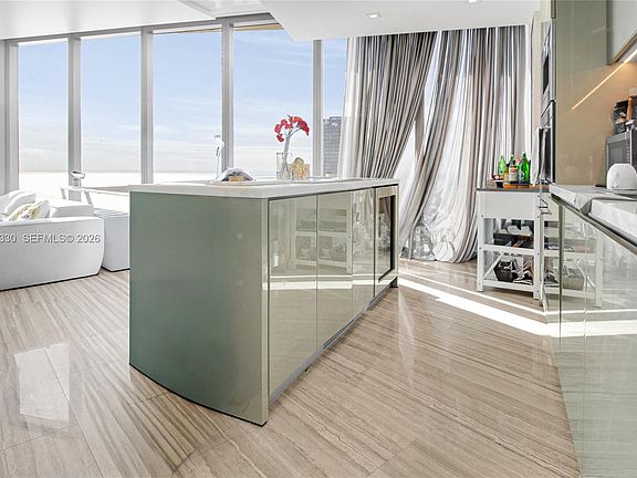 5th image of 18975 Collins Ave Unit 4404
