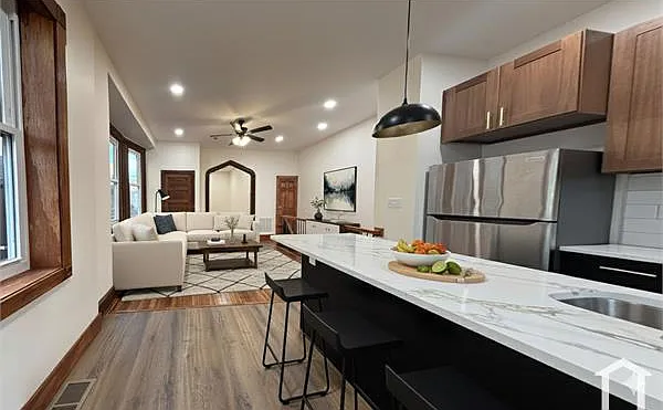 2 bed, $1,800 — Photo 3