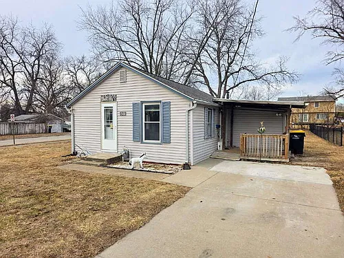 1526 Rapids St Photo 1