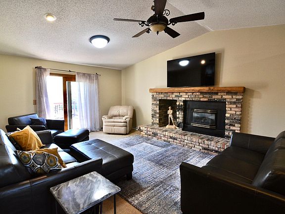 3rd image of 1361 Rosemary Ct