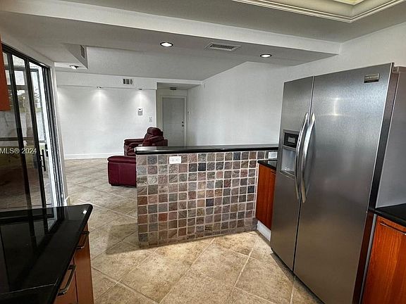 3rd image of 1041 Jefferson Dr #1041C