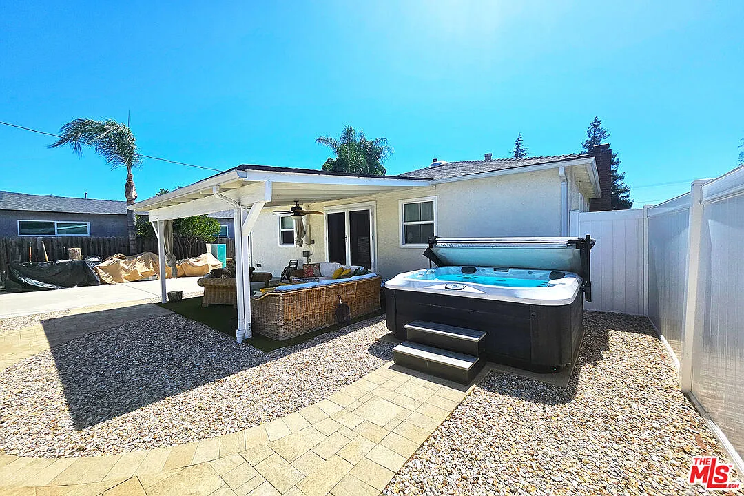 3 bed, 1.0 bath, 1018 sqft, $4,750 — Photo 4