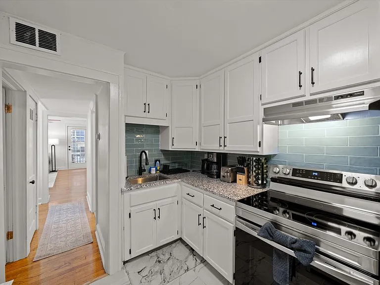 1111 W 41st St #2W — Photo 17