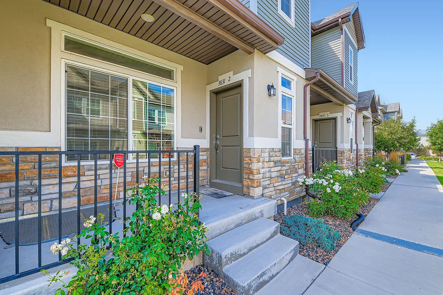 4 bed, 2042 sqft, $3,095 — Photo 3