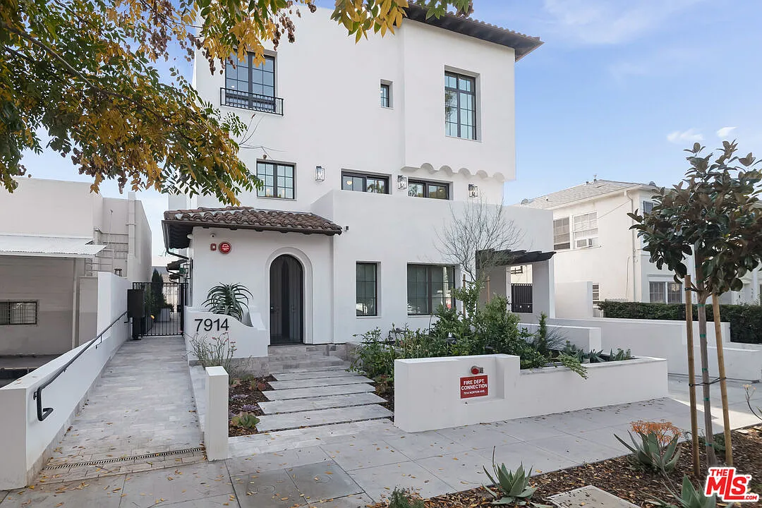 2 bed, 2.5 bath, 1373 sqft, $6,700 — Photo 1