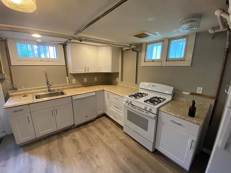 785 N Marion St #6 — Photo 2