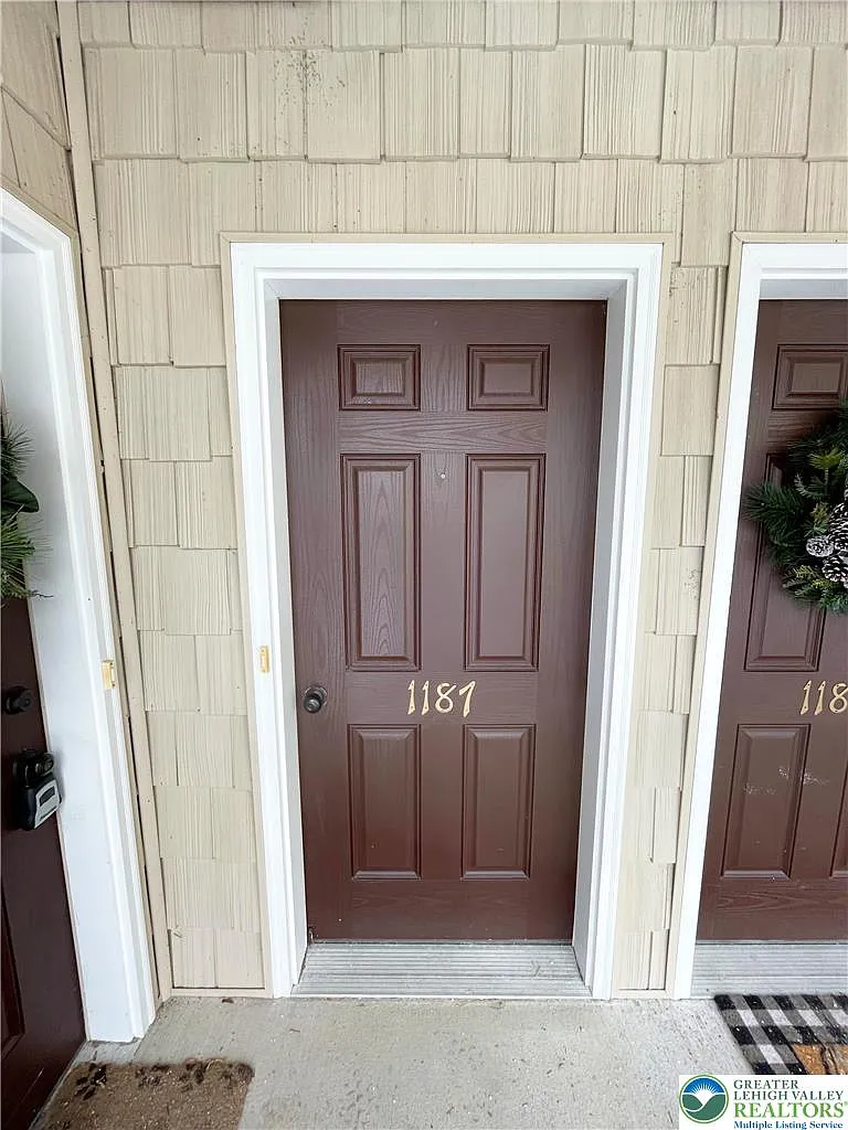 3 bed, 2.0 bath, 1694 sqft, $2,500 — Photo 1