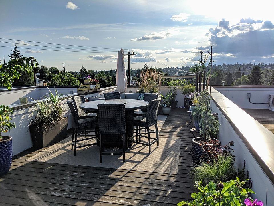 Rooftop patio facing West - your own sanctuary