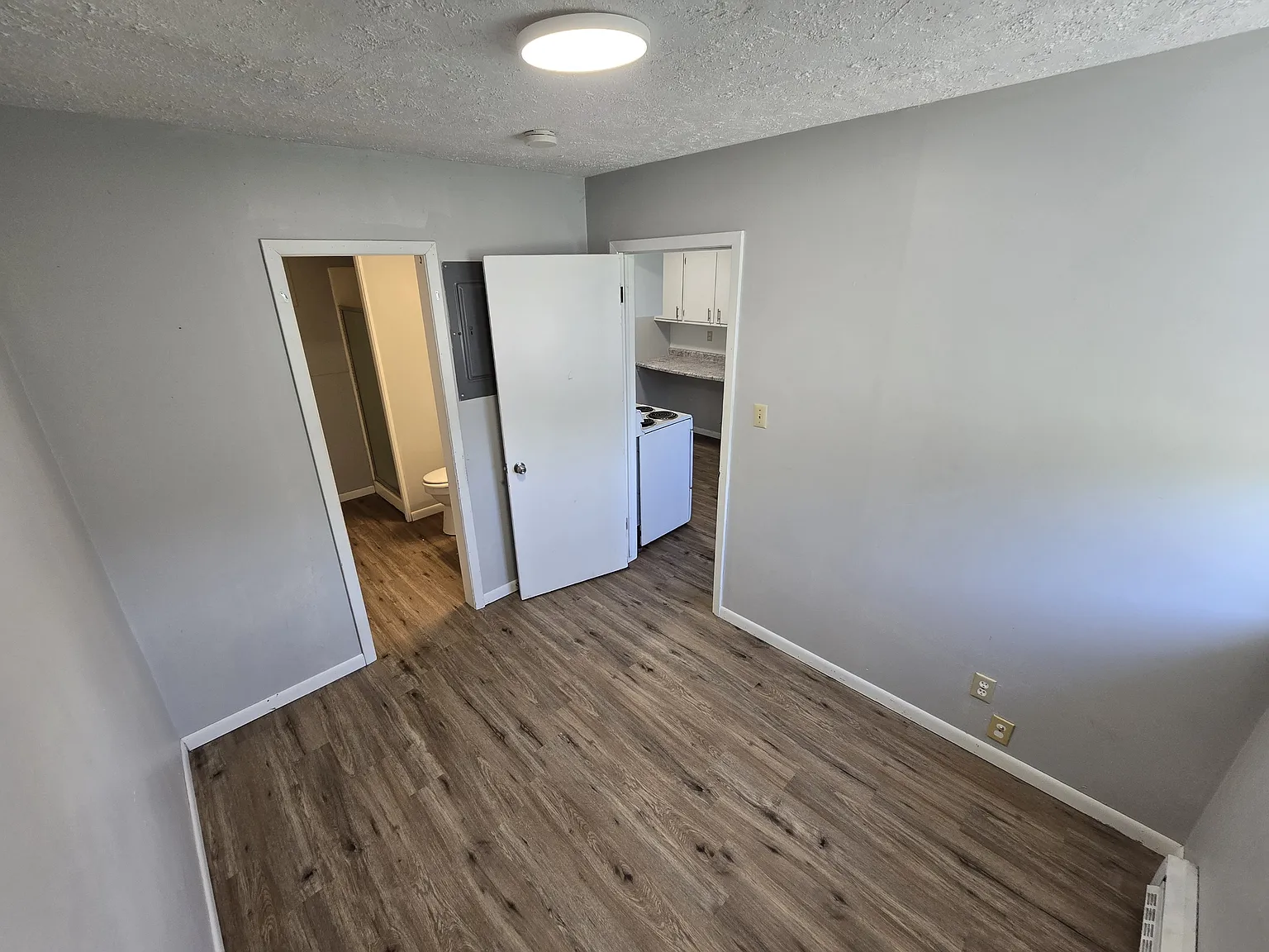 318 Walnut Street - 3 — Photo 4