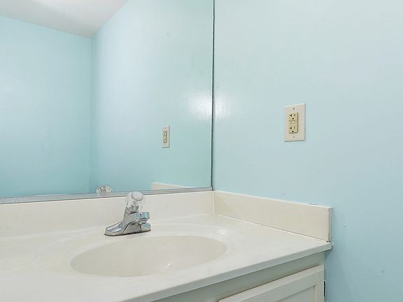 2nd image of 109 Heather Way APT D