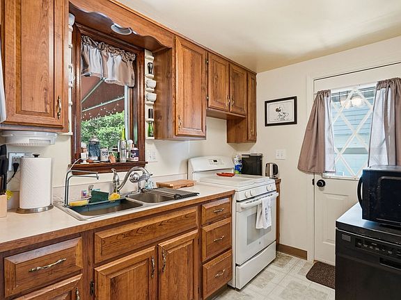 5th image of 643 Highview Rd