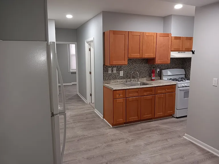 2607 Cecil B Moore Ave — Photo 9