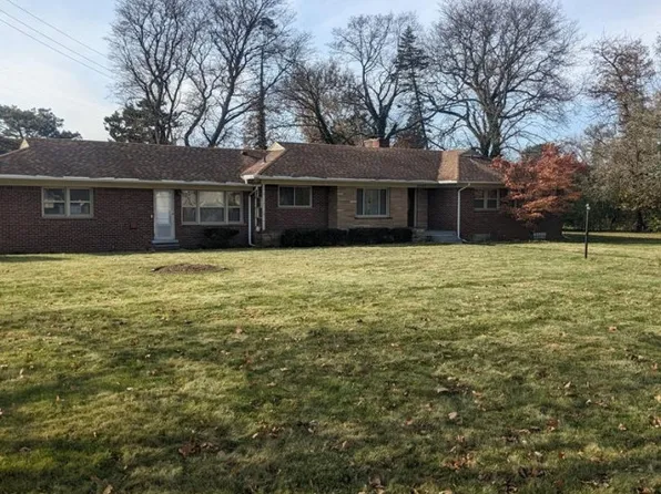 19067 Rainbow Dr, Lathrup Village, MI 48076