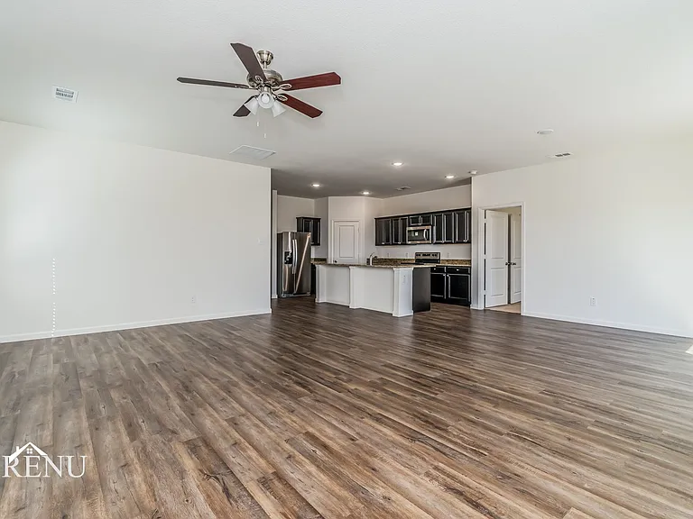692 Wellington Dr — Photo 33