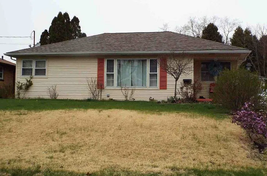 281 Glenn St photo 1