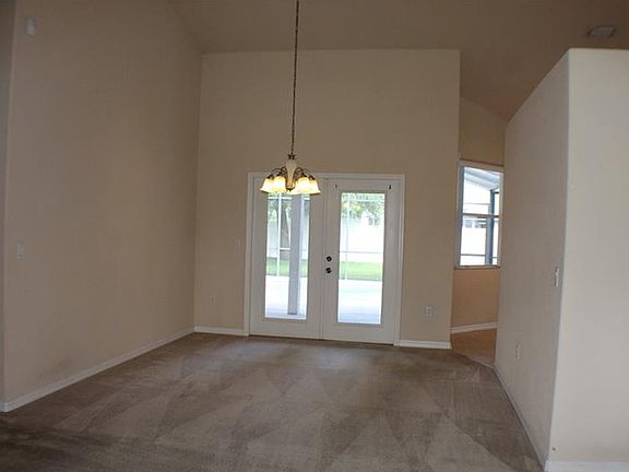 4th image of 20413 Melville St