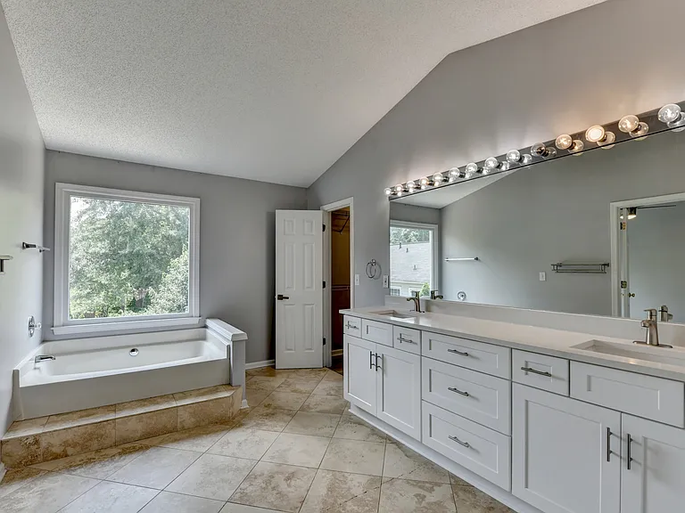 6125 Pattingham Dr — Photo 28
